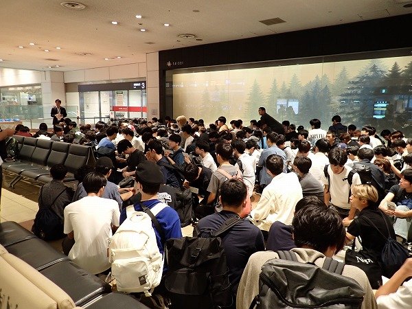 羽田に集合.jpg